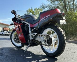 1986 Suzuki GSX-R750R Limited Edition, Vin# GR71G100175, Kilometers Showing On Odometer 18776