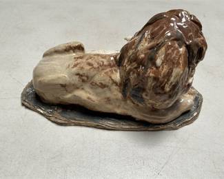 Reclining Lion and Lamb Sculpture (3/5)