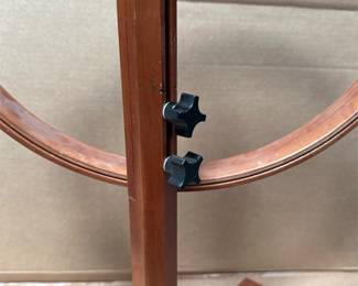 Norwood Wooden Quilting Hoop with Floor Stand (2/2)
