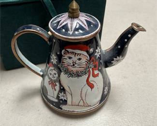 Miniature Enamel-on-Metal Christmas Cat Teapot (4/5)