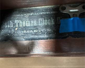Seth Thomas Wooden Mantel Clock with Pendulum and Key (2/3)