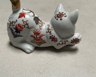 Imari Pattern Glazed Ceramic Cat Figurine with Gilt Trim (3/4)