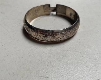 Engraved Sterling Silver Hinged Bangle Bracelet (3/6)