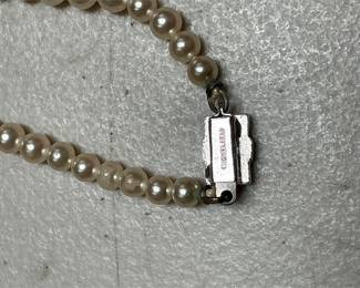 Richelieu Graduated Faux Pearl Necklace with Sterling Silver Clasp (3/5)