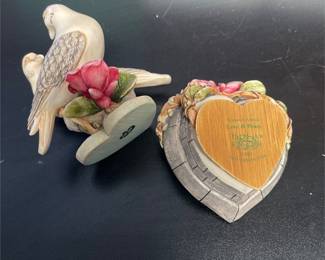 Harmony Kingdom Love & Peace TJSER00 Version 1 Box Figurine (3/3)