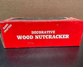 Decorative Wood Soldier Nutcracker (2/2)