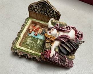 Harmony Kingdom Clair de Lune Justine & Cat CLLECB, Numbered 2327/3600, Boxed (4/5)
