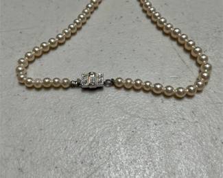 Richelieu Graduated Faux Pearl Necklace with Sterling Silver Clasp (2/5)