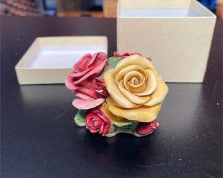 Harmony Kingdom Parade Of Gifts HGLEC99S Rose Bouquet Box Figurine (3/3)