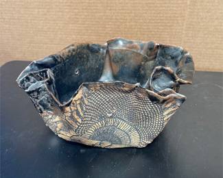 Ceramic Ruffled Bowl with Rosette and Mesh Texture (4/4)