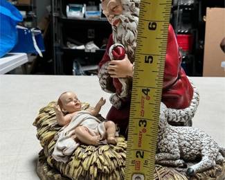 Roman Joseph’s Studio Kneeling Santa Resin Christmas Figurine (5/5)