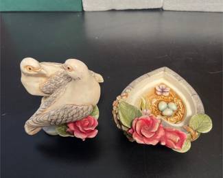 Harmony Kingdom Love & Peace TJSER00 Version 1 Box Figurine (2/3)