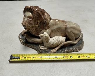 Reclining Lion and Lamb Sculpture (5/5)