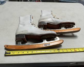 White Lace-Up Figure Ice Skates with Wooden Barnard Guards (5/5)