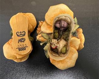 Harmony Kingdom Double Yellow Rose Box Figurine, HGLEDYR, No. 3955/5000 (2/3)
