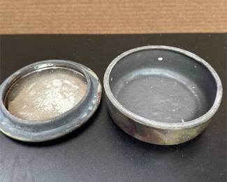 Pottery Covered Bowl with Geometric Turtle Motif (2/2)