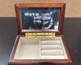 Footed Wooden Jewelry Box with Burl-Pattern Lid (2/2)