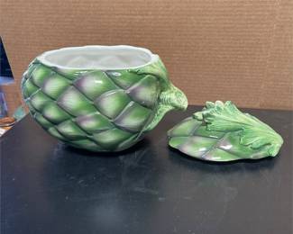 Italian Artichoke Glazed Ceramic Covered Vessel (5/5)