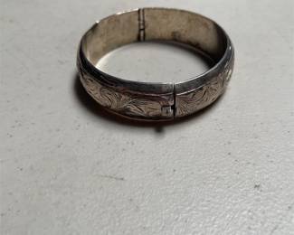 Engraved Sterling Silver Hinged Bangle Bracelet (4/6)
