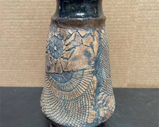 Ceramic Vase with Textured Fanlike Motifs (2/4)