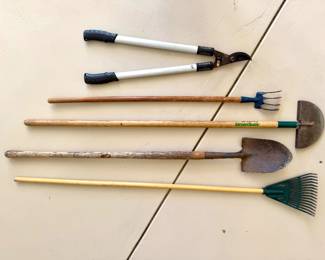 Set of 5 garden tools. Price -$12.00