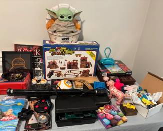 Mandalorian Baby yoda in box