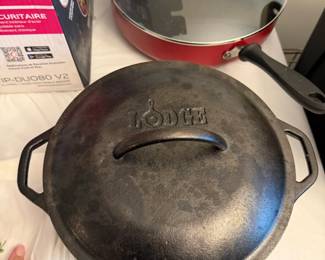 Lodge Cast Iron Dutch Oven 