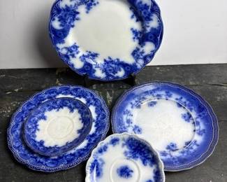 004 antiqueflowblueplatesinvictorianst