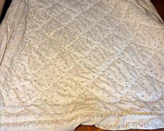 077 reversablefloralquiltedcomforter