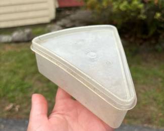 553 vintagetupperwarepiewedgecontainer