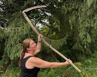 054 vintagewoodenscythewithcurvedsteel