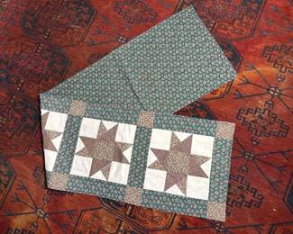 512 patchworkstarquilttablerunnerincou