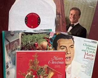 143 vintagechristmasvinylrecordsassorted