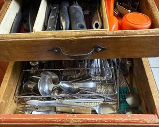 428 mixedkitchenutensilsandflatwarelot