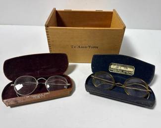 105 vintageeyeglasseswithcasesinwooden
