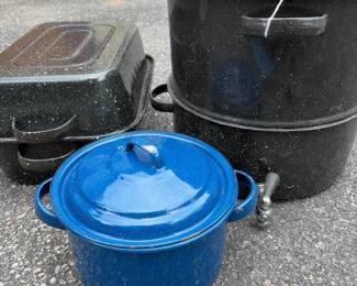543 threevintageenamelwarepots