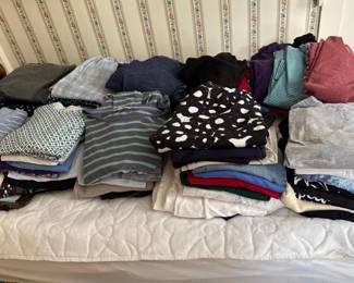 270 womensclothingandaccessoriesassortm