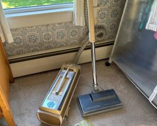 212 vintageelectroluxjubileedeluxevacuum