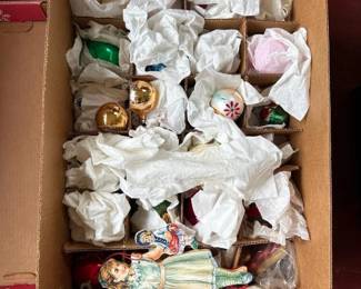 011 assortedvintagechristmasornamentsgla