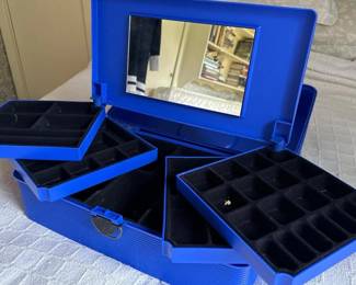 281 caboodlesblueplasticjewelryorganizer