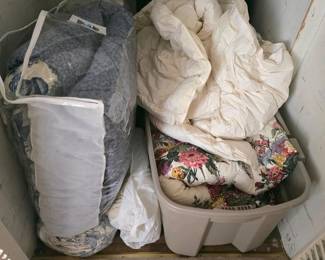 166 assortedcomfortersdownblanketandkni
