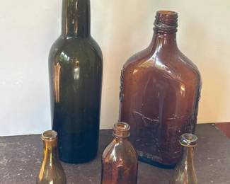 392 vintageamberglassbottlesassortment