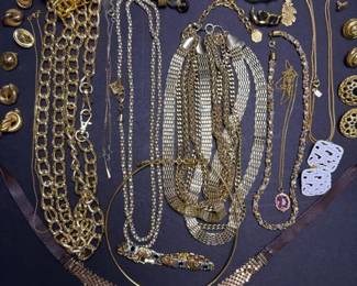 041 assortedcostumejewelryingoldtonean