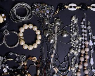 332 costumejewelrybraceletsandnecklaces