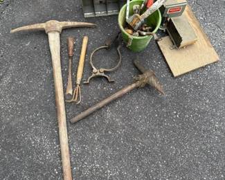 550 assortedvintagehandtoolsandgardent