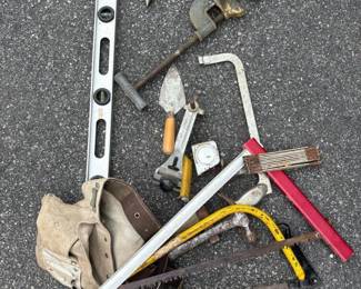 157 assortedvintagehandtoolsandcarpente