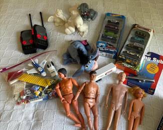 284 assortedvintagetoysdollsmatchboxcar