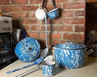 469 blueandwhiteenamelwarelot