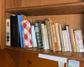 539 assortedvintageandclassiccookbooks