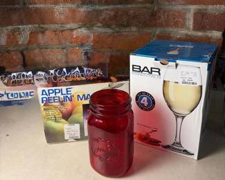 523 kitchenstoragecontainerwineglassesr